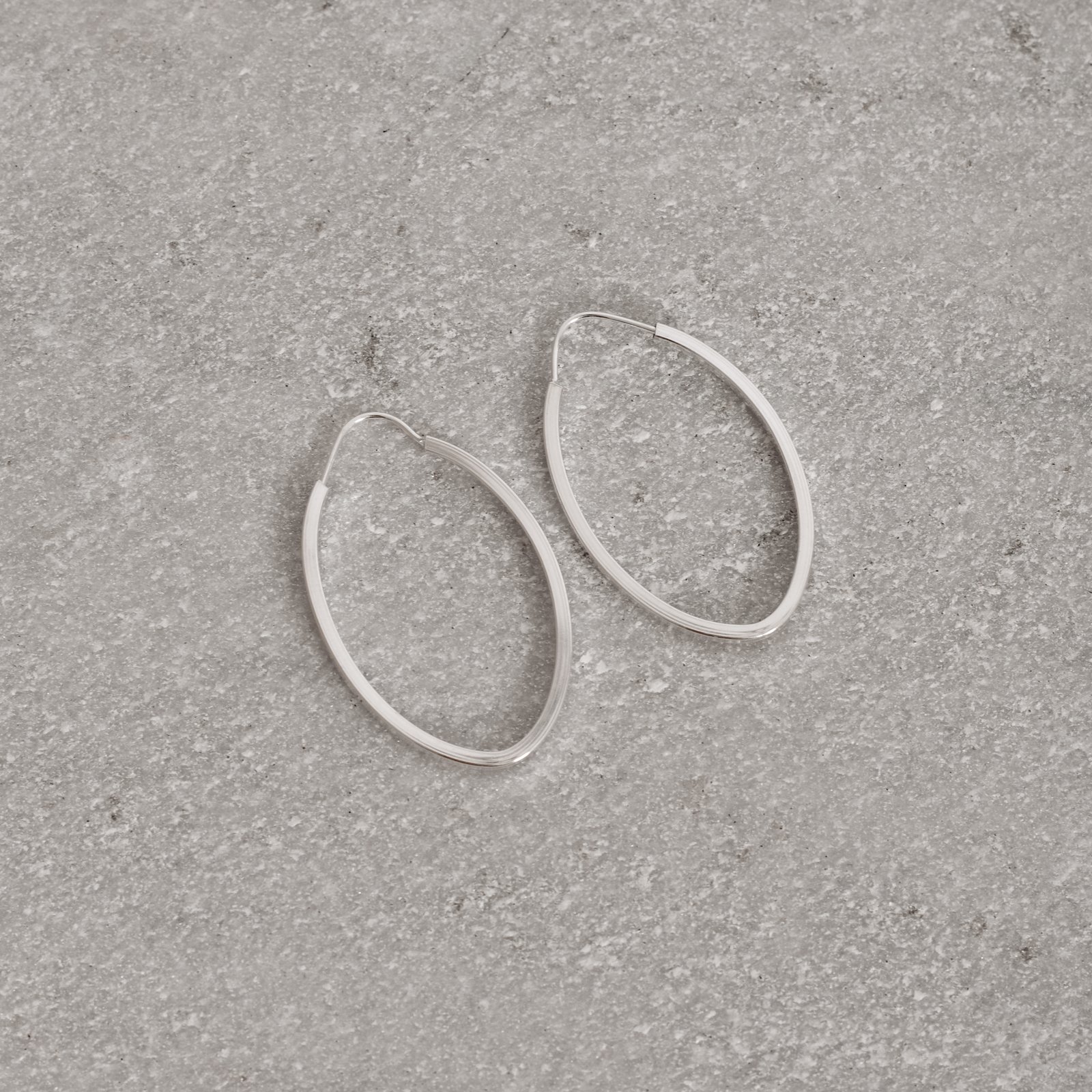 Argola navete 41mm fio quadrado