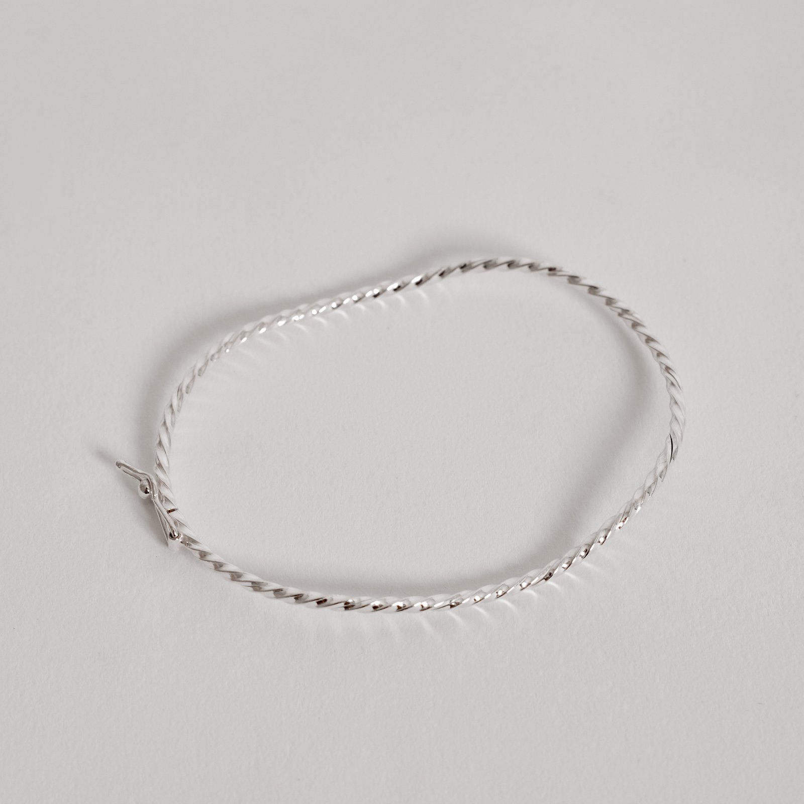 Bracelete 1.7 fio torcido ondulado