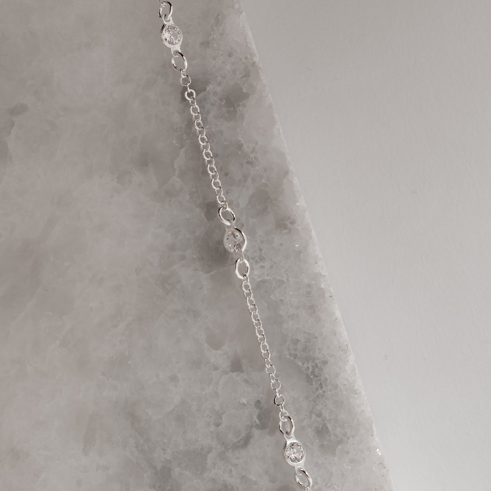 Pulseira entremeios zircônias 5mm corrente elo português 19cm