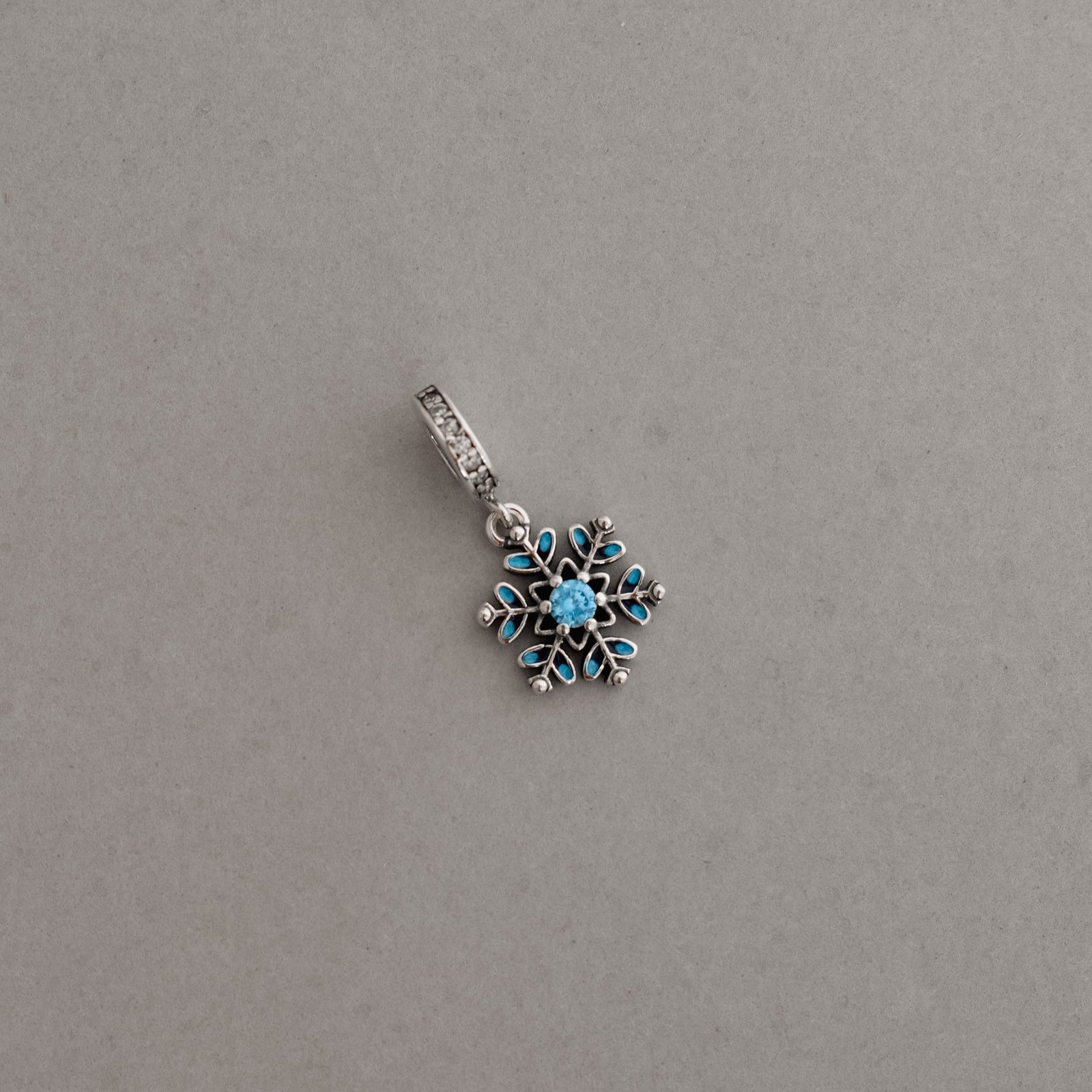 Berloque pingente flocos de neve com zircônia azul 13mm elo cravejado envelhecido