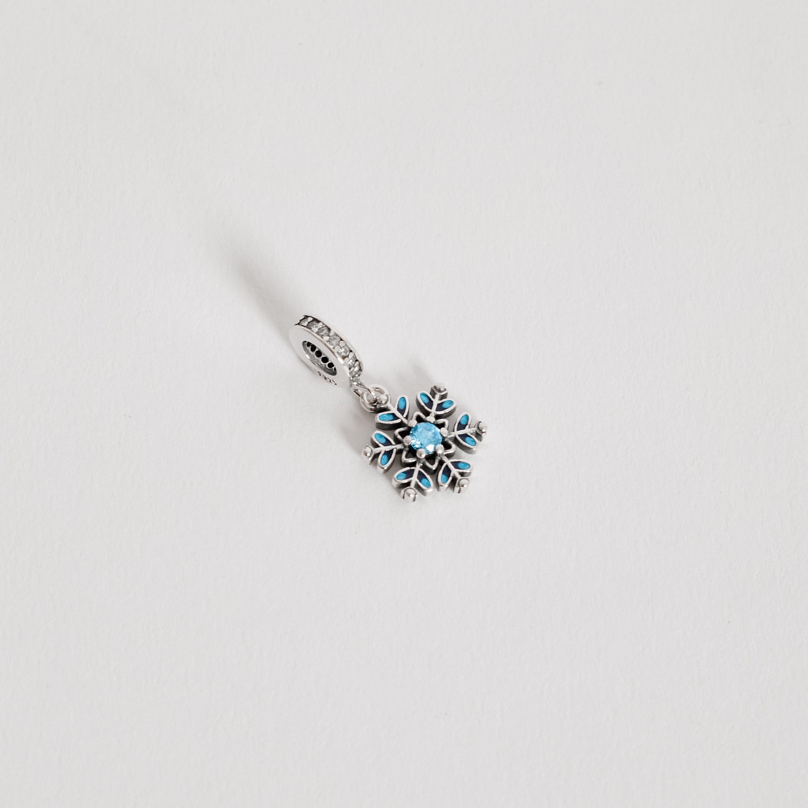 Berloque pingente flocos de neve com zircônia azul 13mm elo cravejado envelhecido