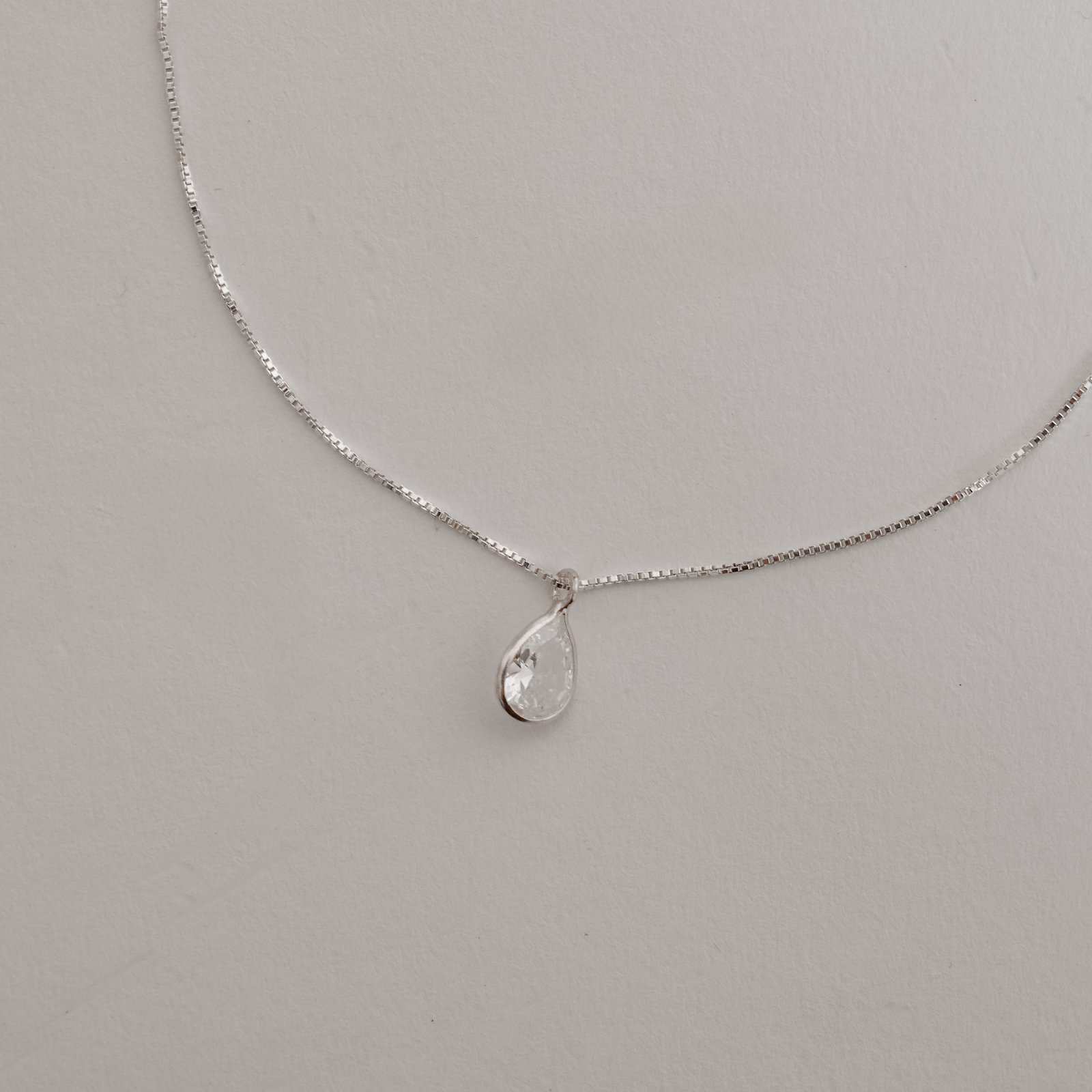 Colar zircônia gota 8mm 45cm