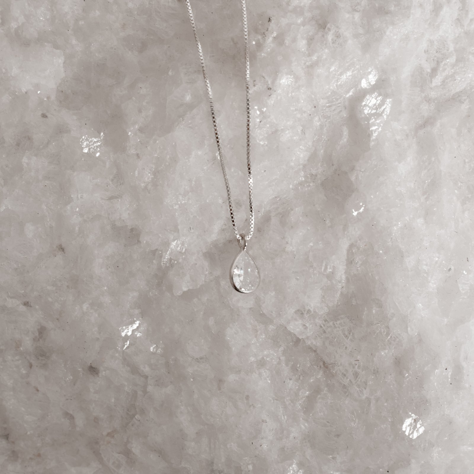 Colar zircônia gota 8mm 45cm