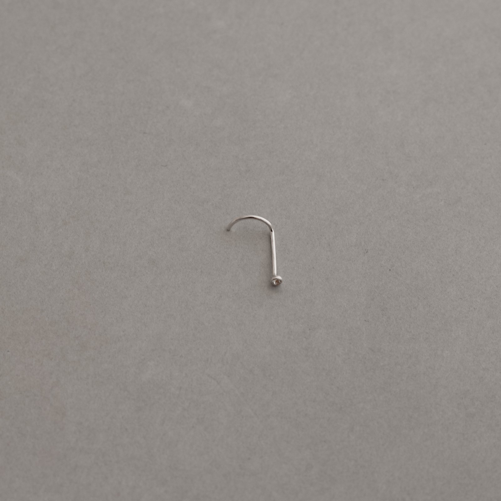 Piercing nariz zircônia embutida