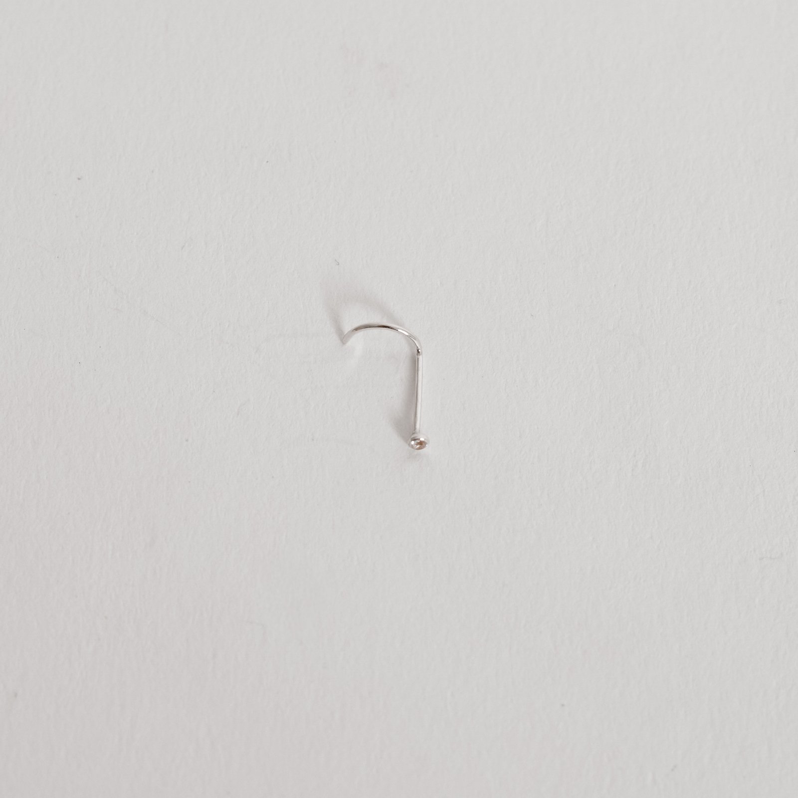 Piercing nariz zircônia embutida