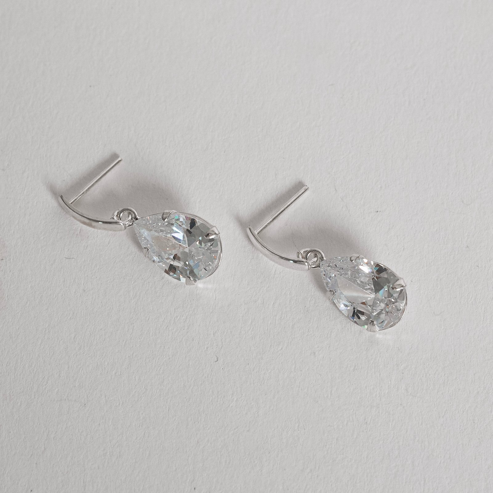 Brinco base com zircônia gota cristal 12mm