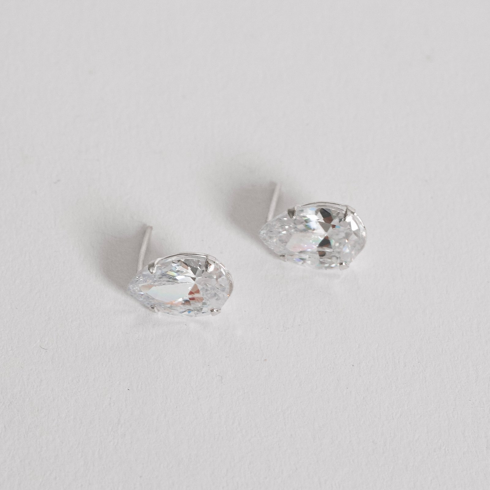 Brinco zircônia gota 12mm