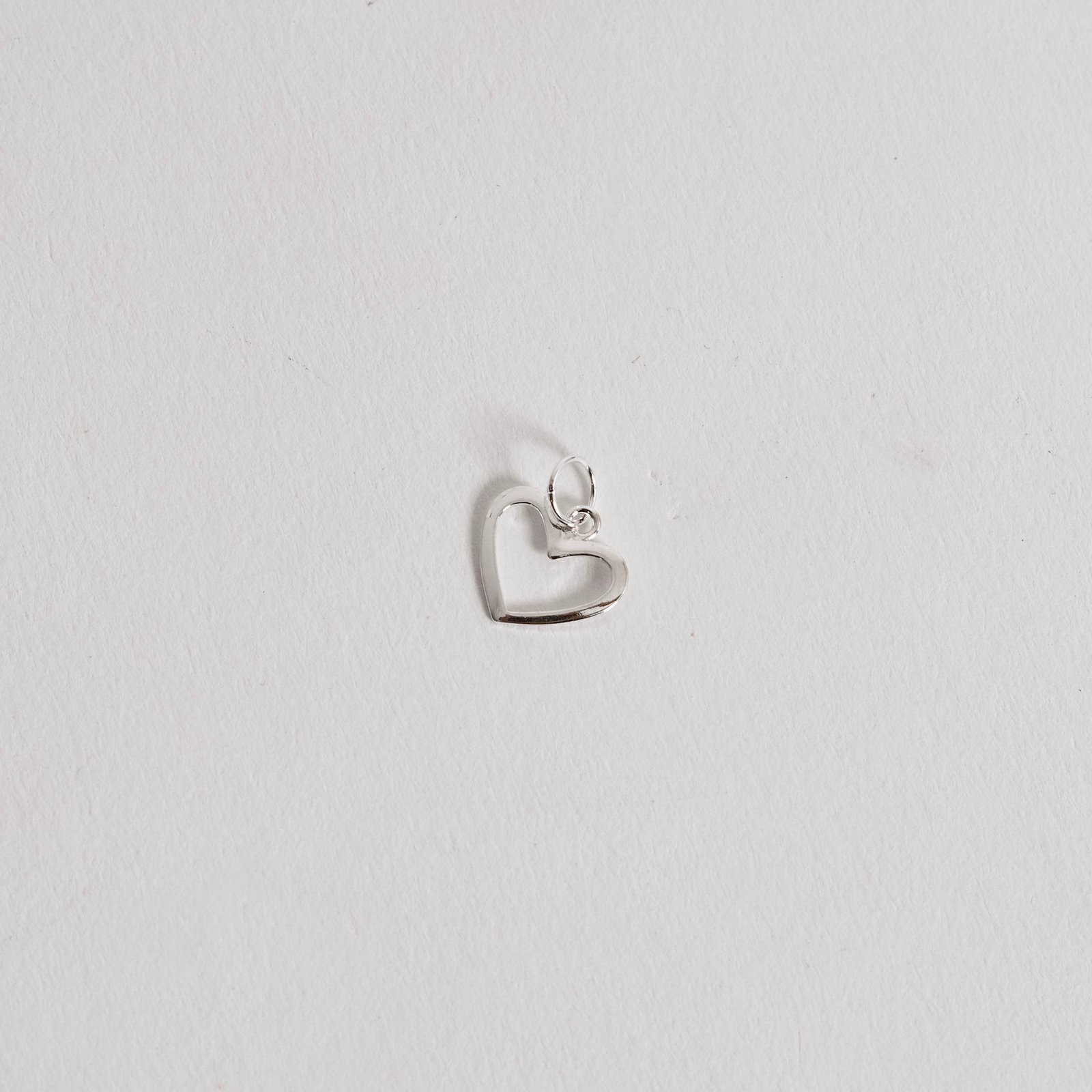 Pingente coração vazado 11mm