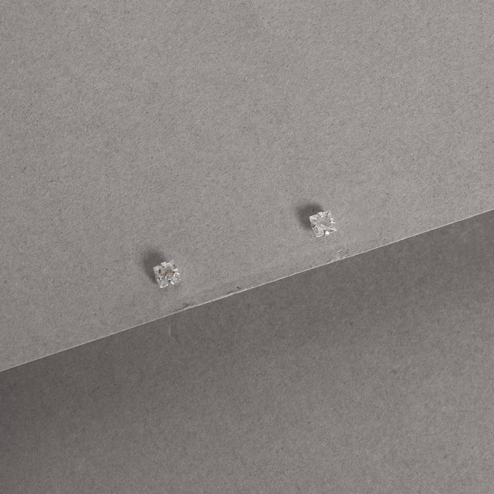 Brinco zircônia quadrada cristal 3mm