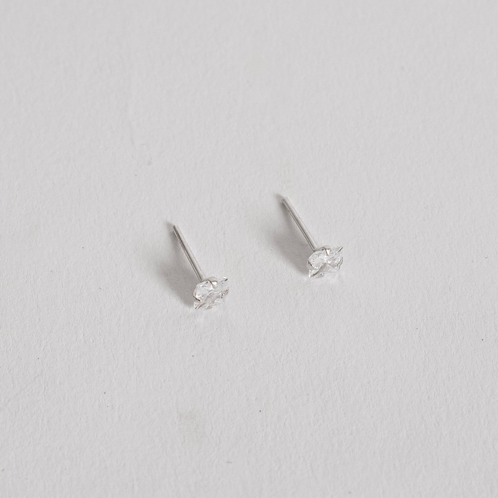 Brinco zircônia quadrada cristal 4mm