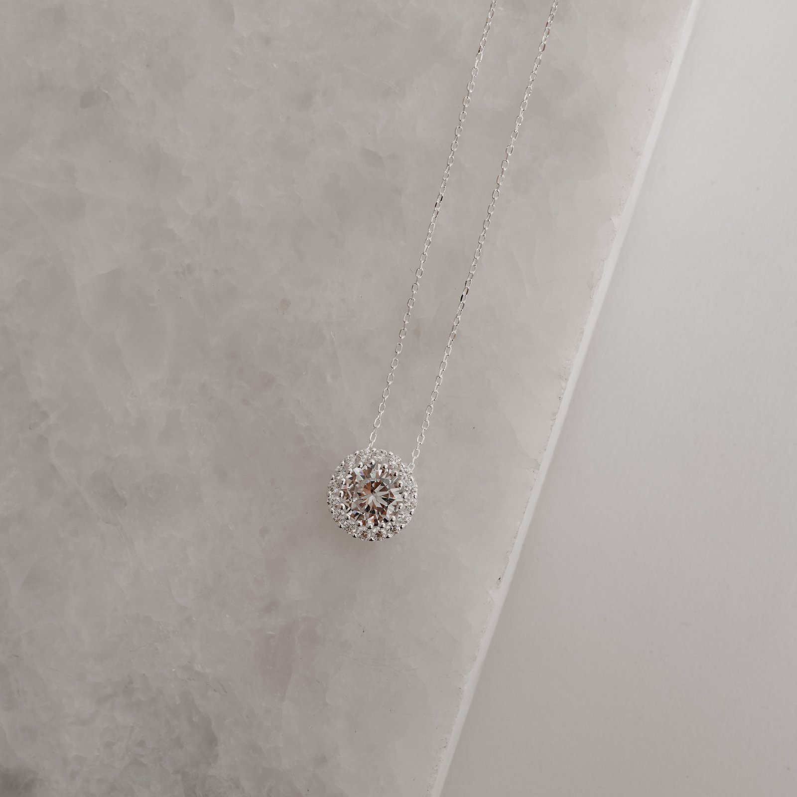 Colar pingente zircônia redonda com cravejado 12mm corrente cadeado 40+5cm