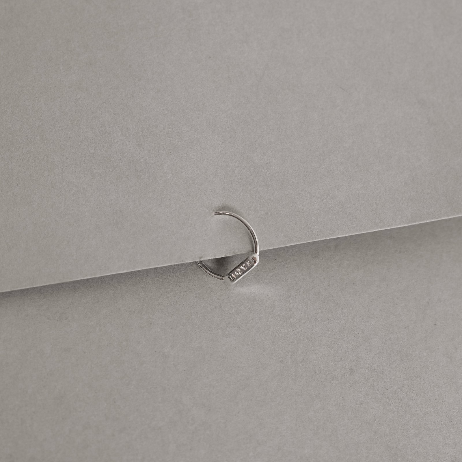 Piercing argola placa love 11mm