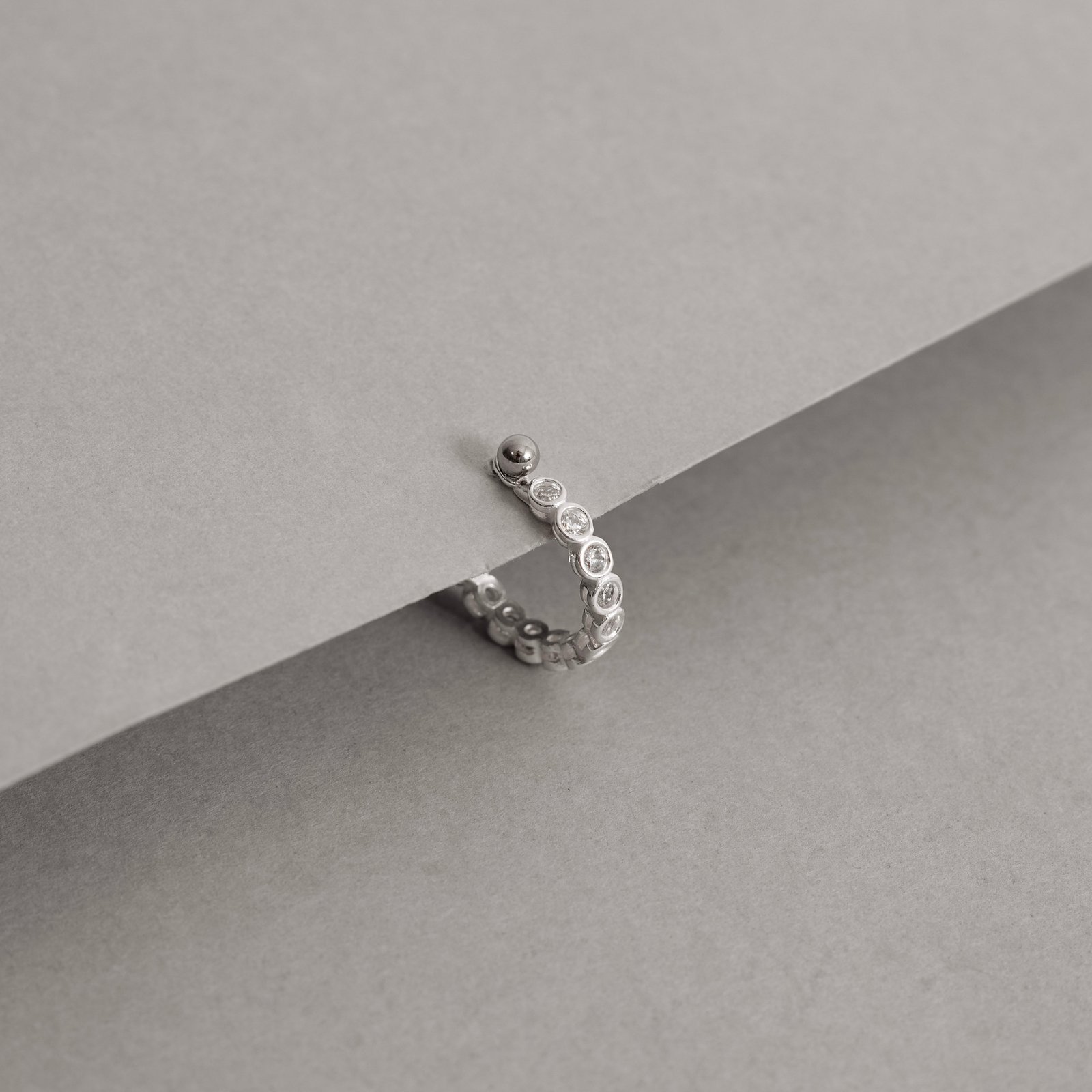 Piercing conch círculos com zircônias 16mm haste