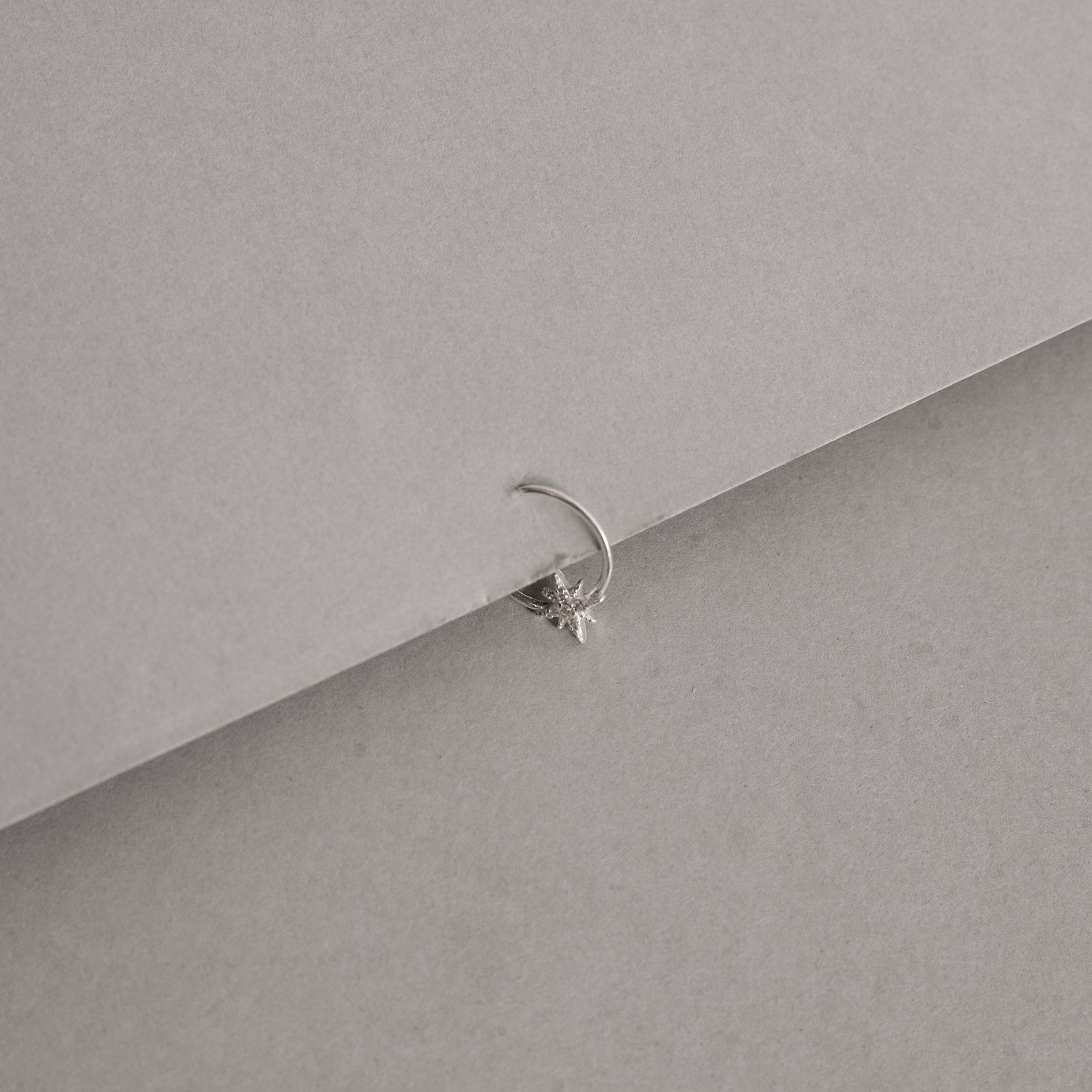 Piercing argola com estrela 8 pontas cravejada 11mm