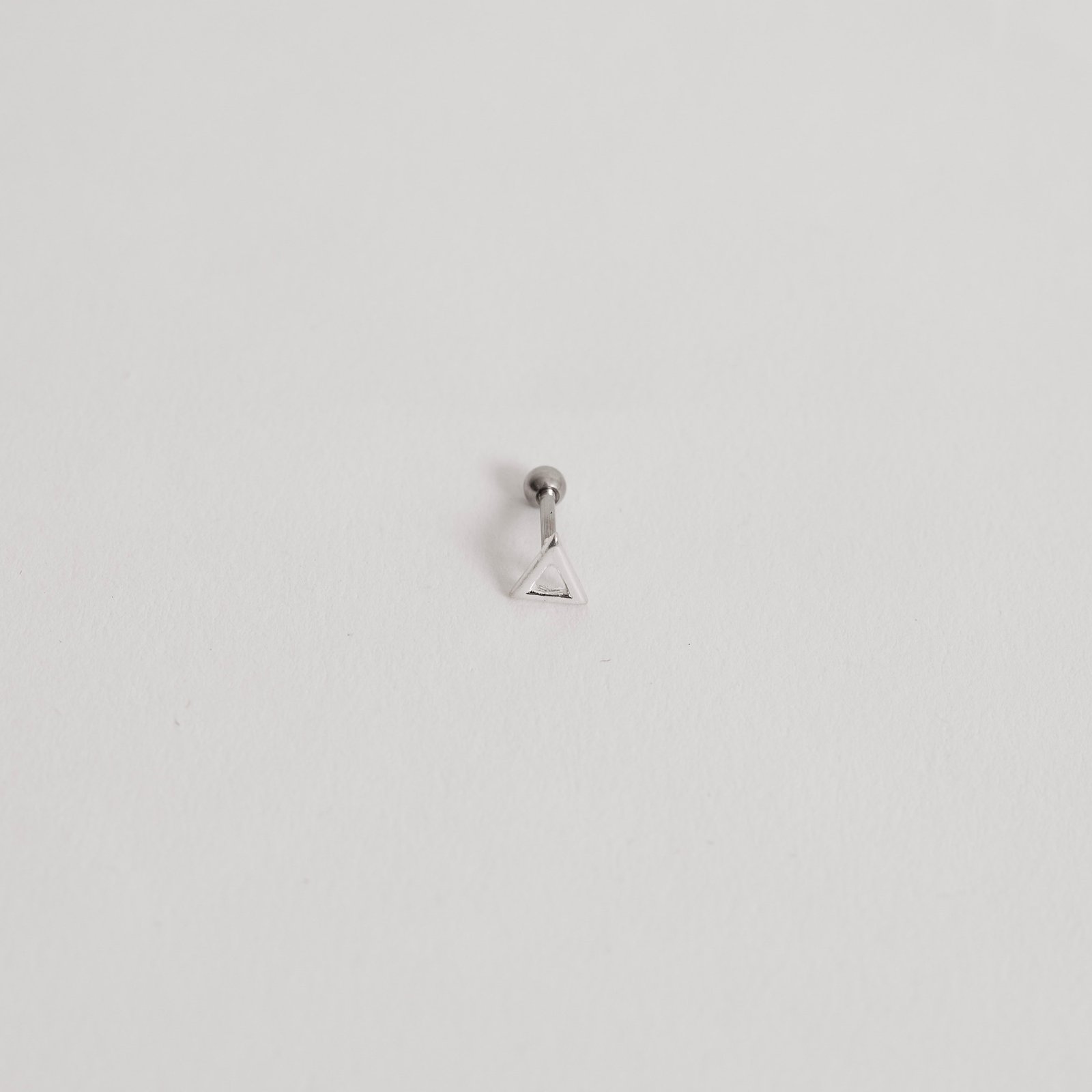Piercing haste triangulo vazado 5mm
