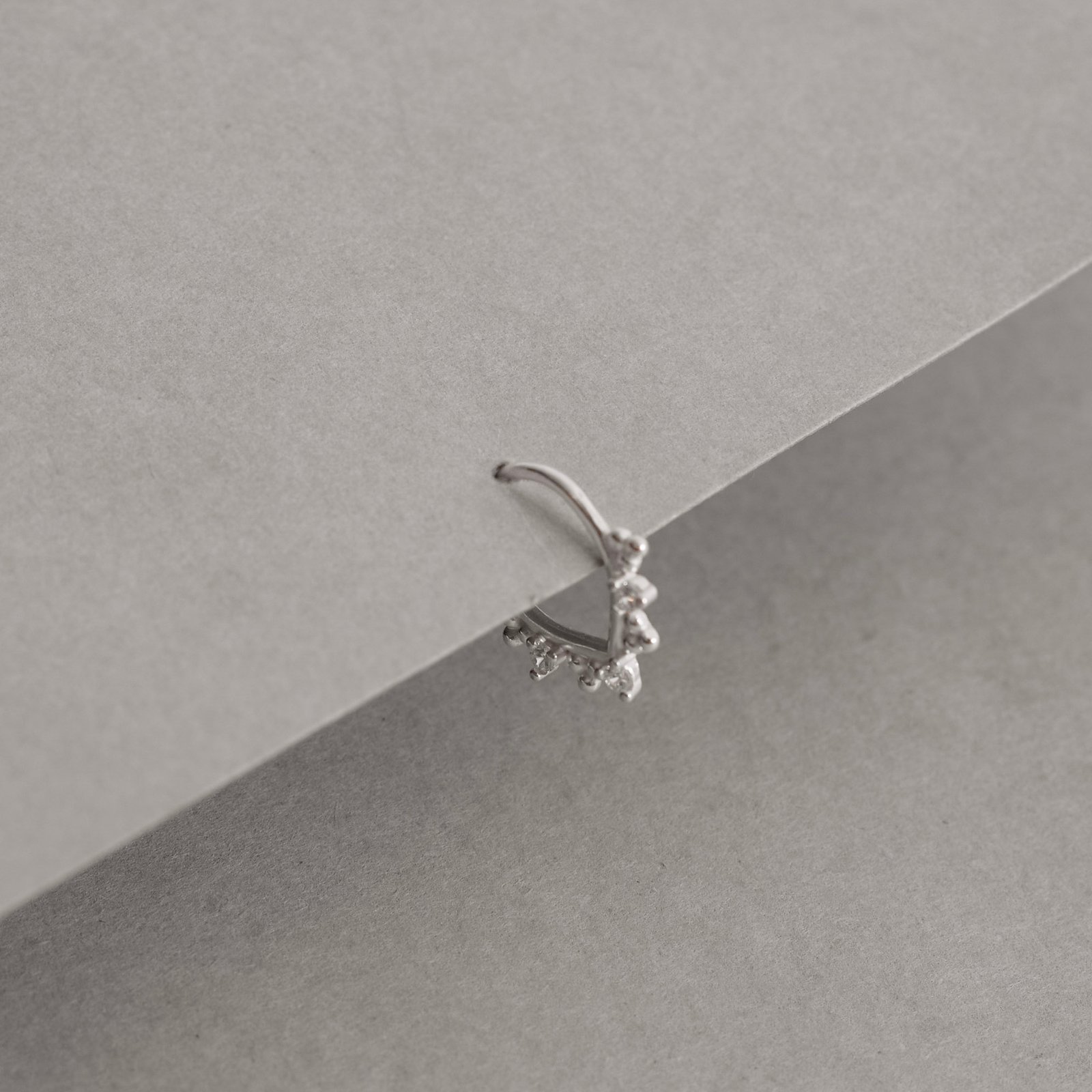 Piercing argola gota rendada com zircônias 9mm