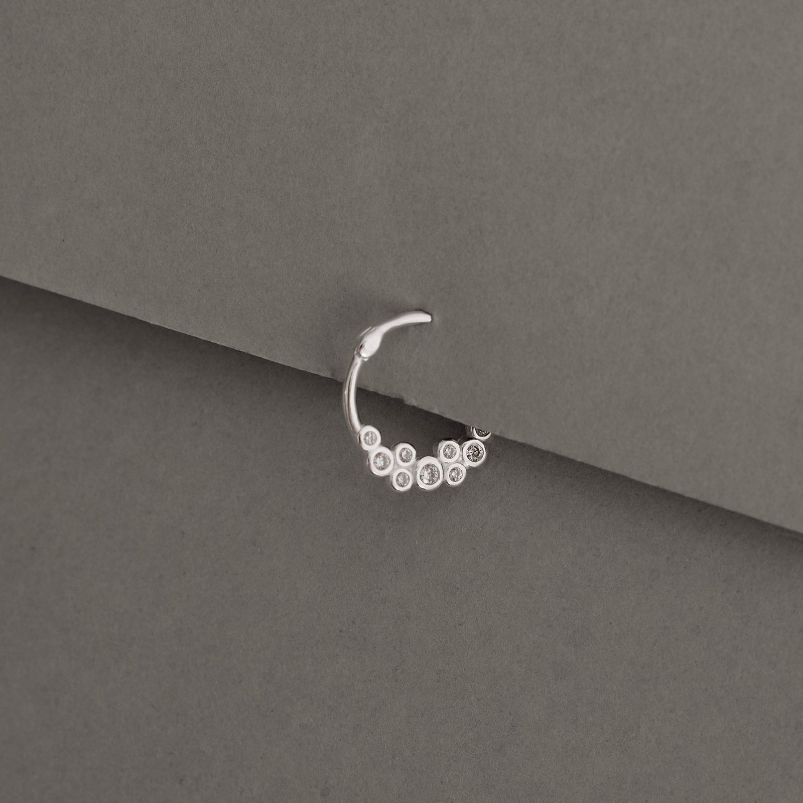 Piercing argola 12mm trava círculos com zircônias orelha direita