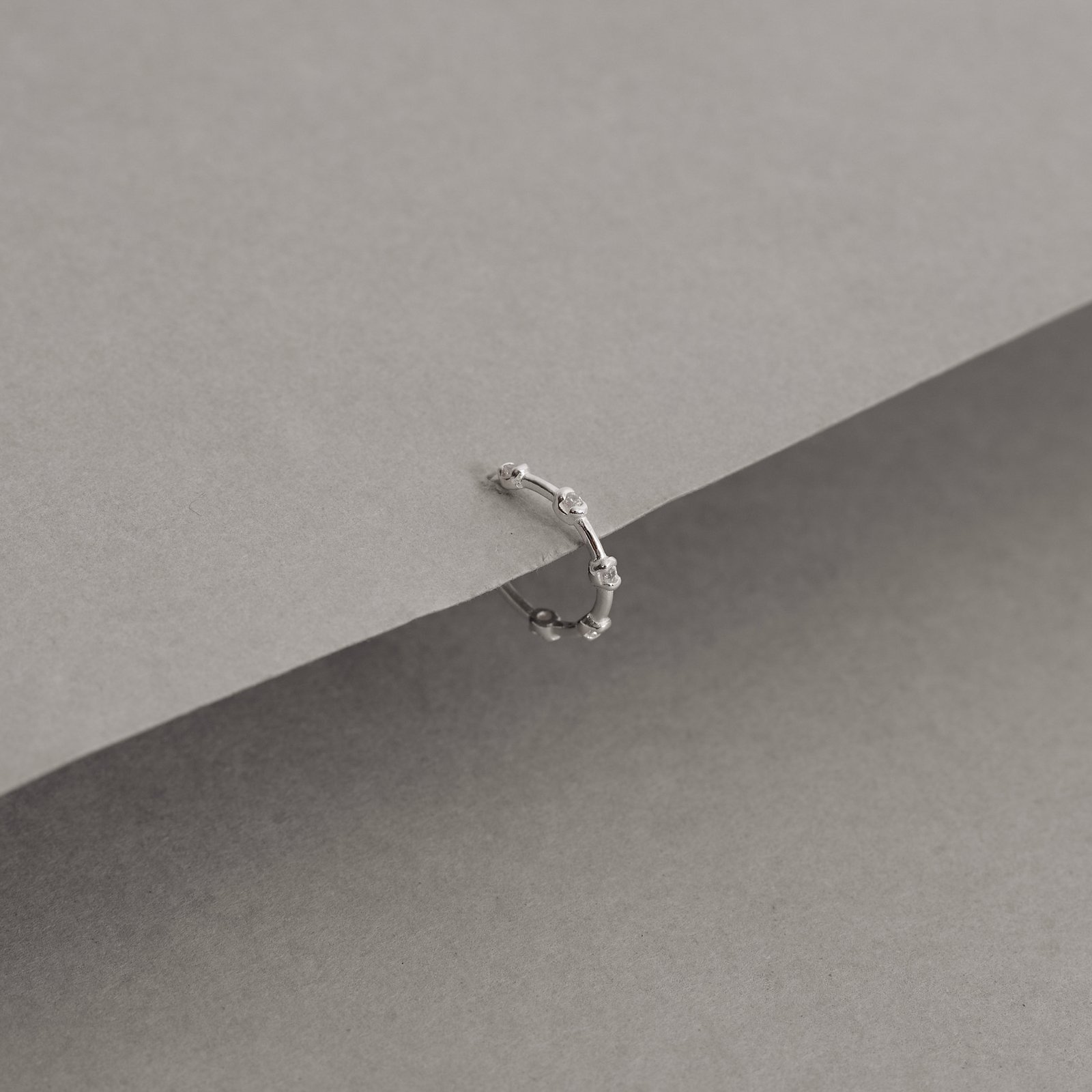 Piercing argola detalhe zircônias 11mm