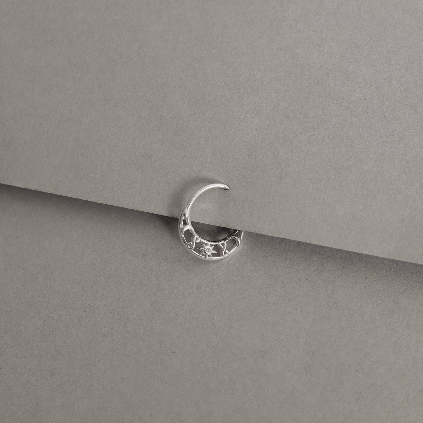 Piercing argola detalhe lua, sol com zircônia e infinito 12mm