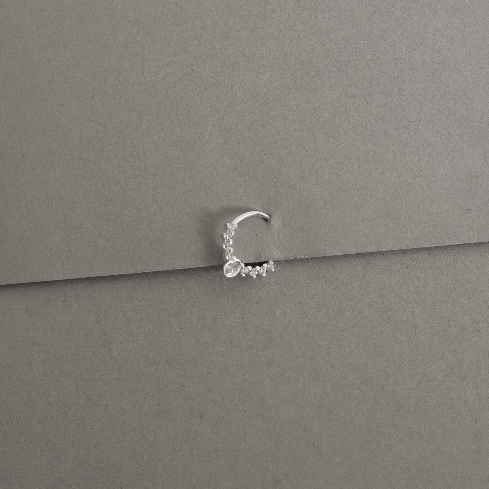 Piercing argola cravejada zircônia navete 9mm