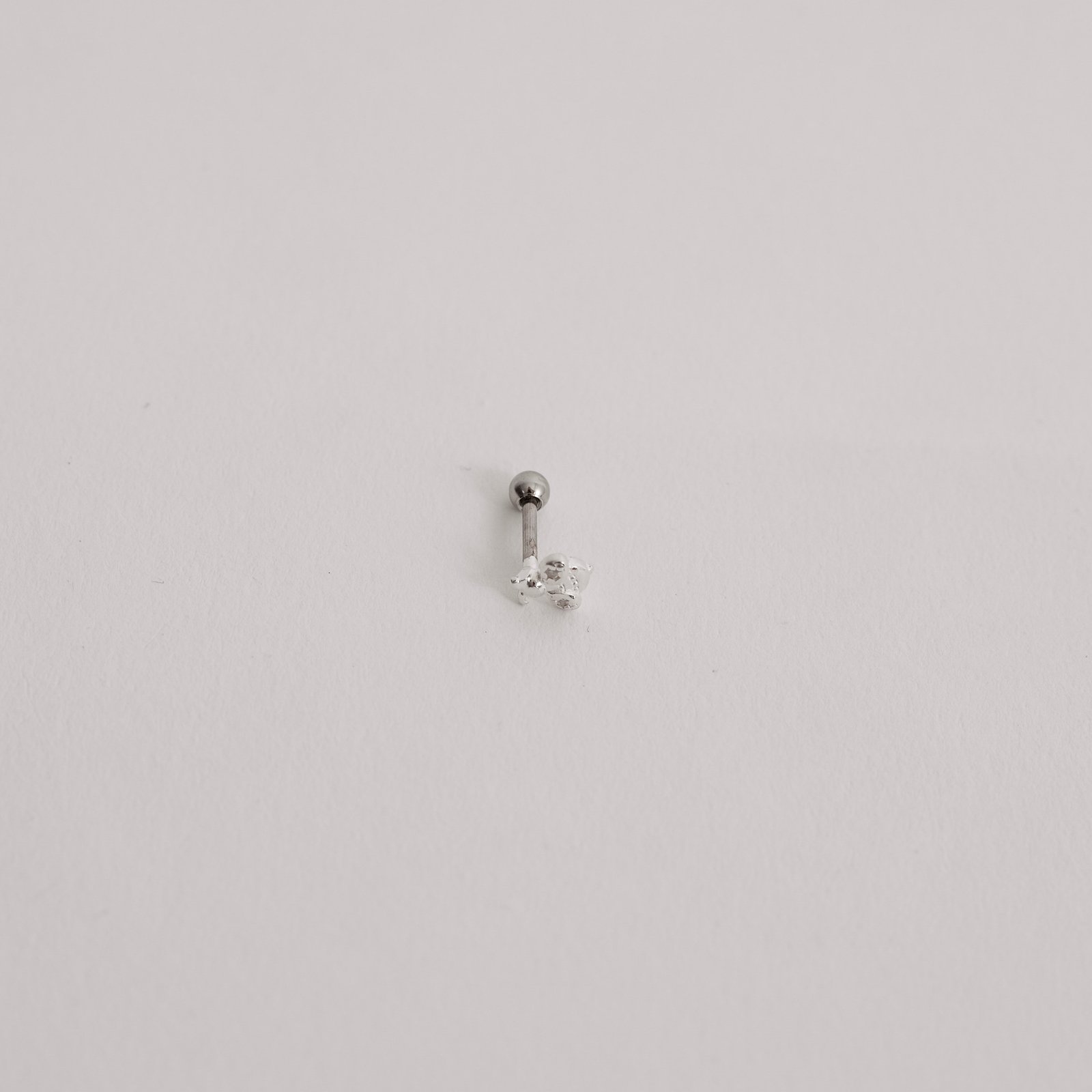 Piercing haste abelha com zircônias 6mm