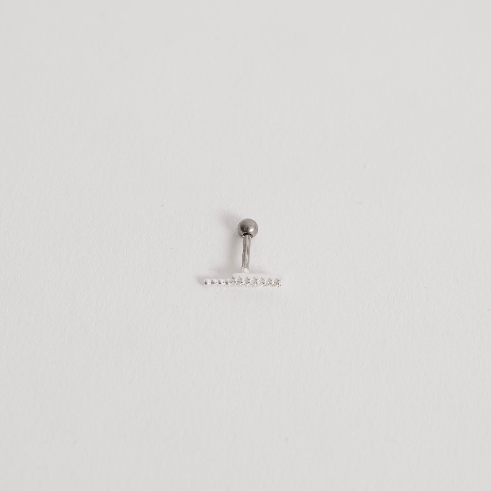 Piercing haste palitos fio bolinha e cravejado 11mm orelha esquerda