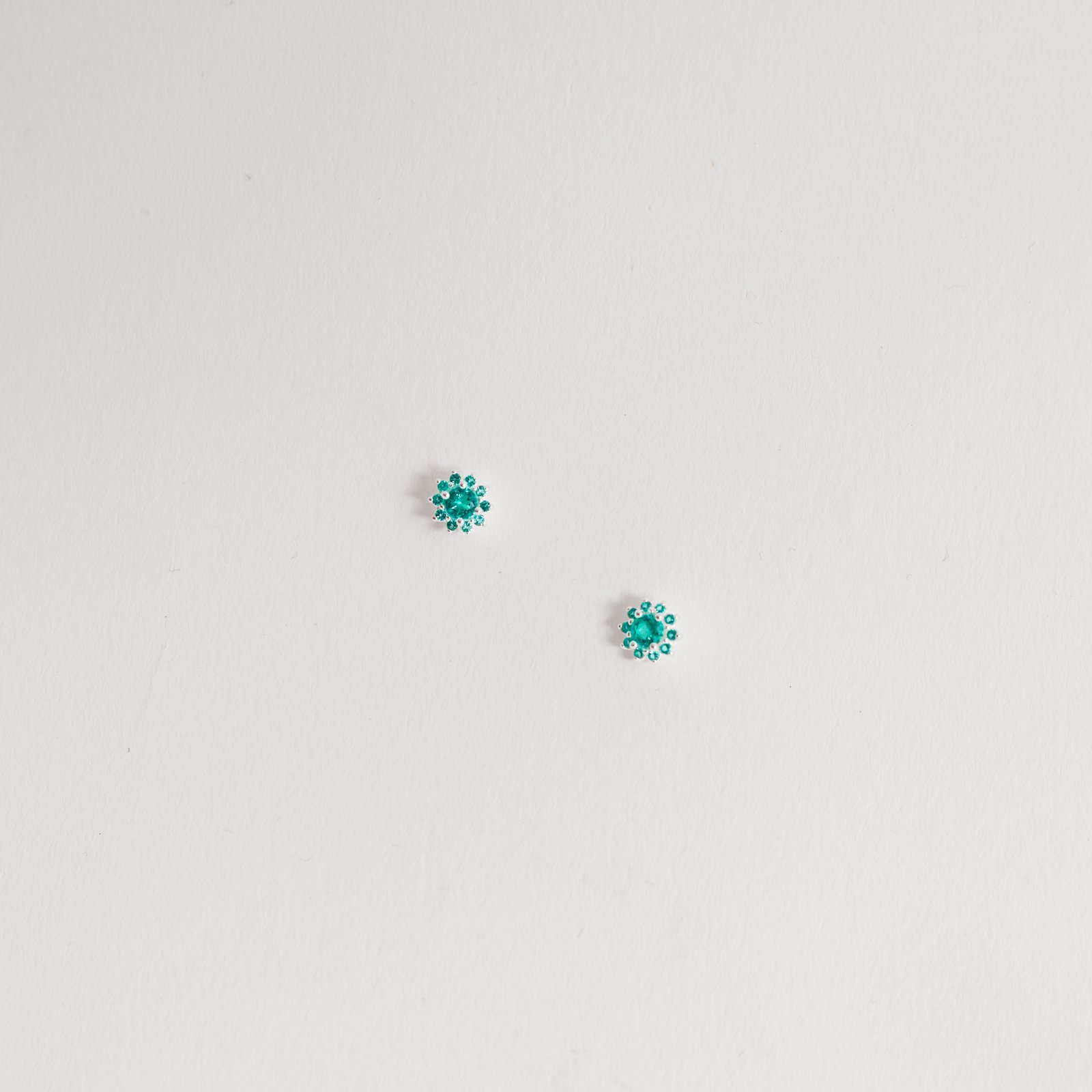 Conjunto brinco e colar flor cravejada turmalina 6mm 40cm