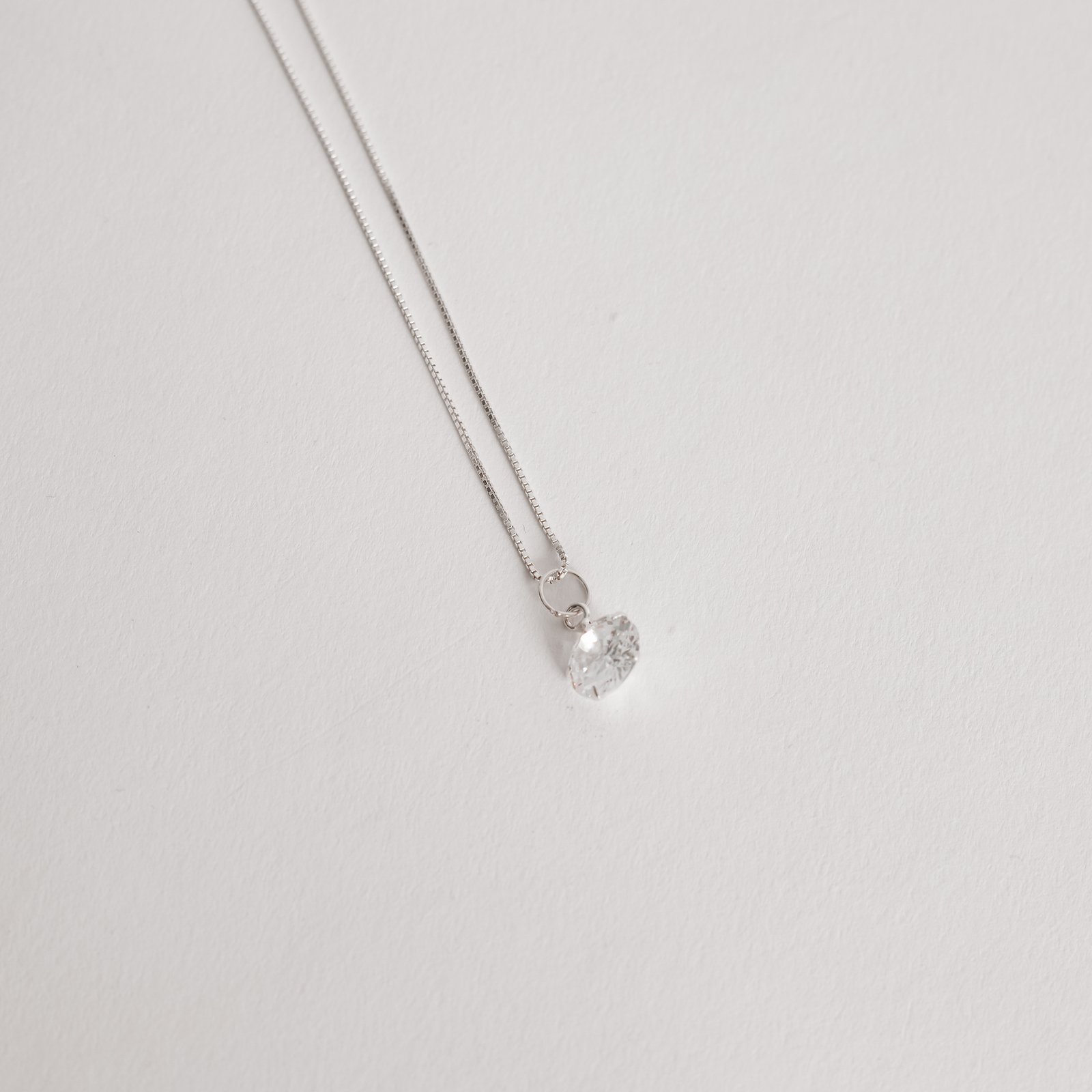 Colar pingente zircônia redonda cristal 8mm 45cm