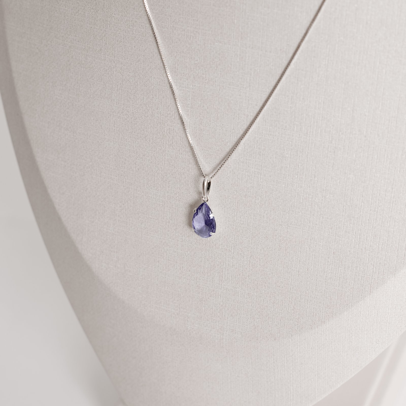 Colar pingente zircônia gota roxo 12mm 45cm