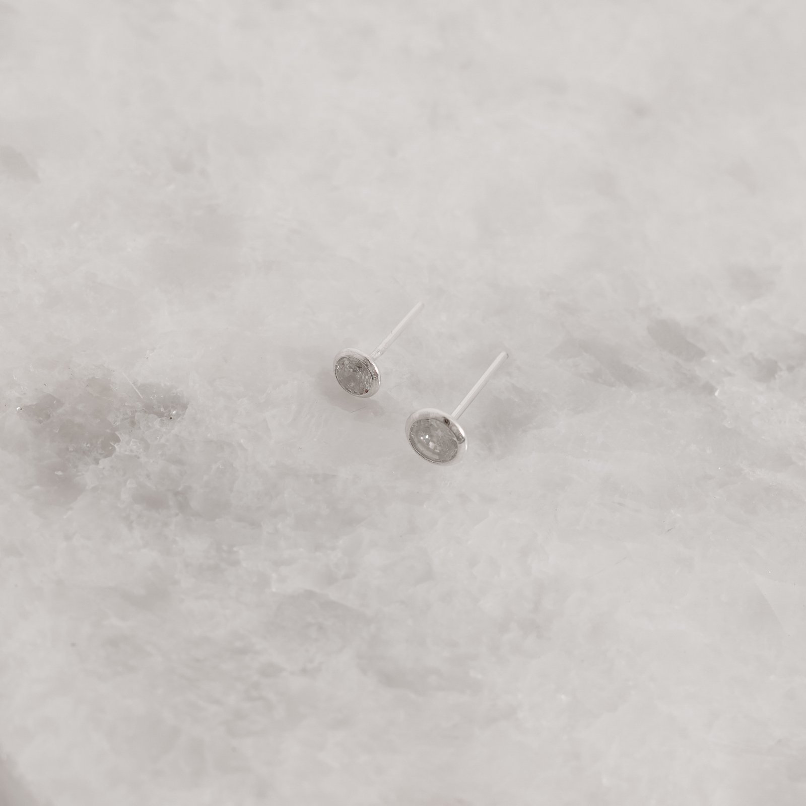 Dupla zircônias redonda cristal 4 e 5mm embutida
