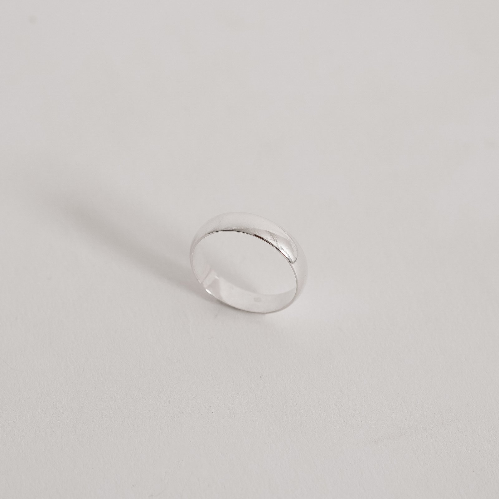 Aliança fio meia cana 4mm