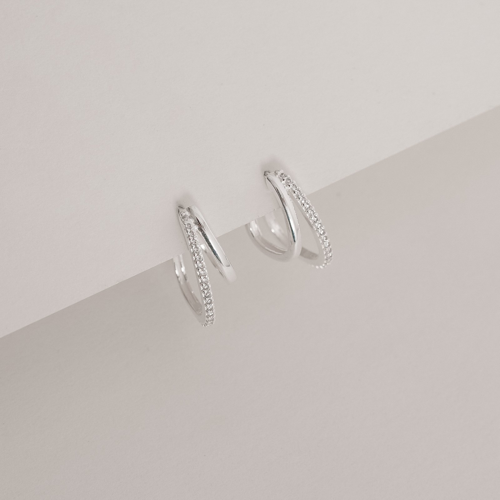 Brinco 2 voltas detalhe cravejado 19mm