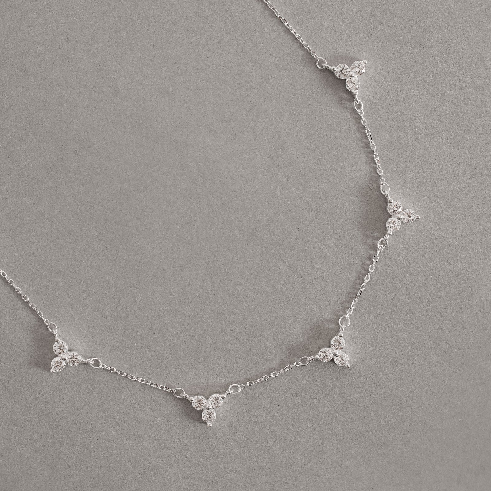 Colar entremeios 3 zircônias 7mm 40+5cm