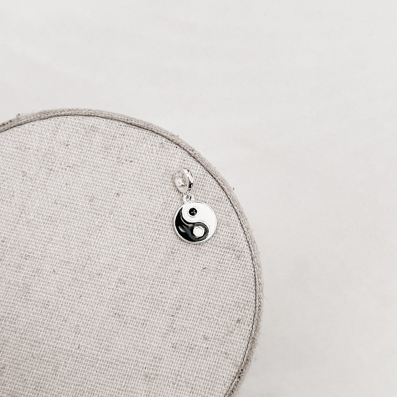 Berloque pingente Yin Yang 10mm resina
