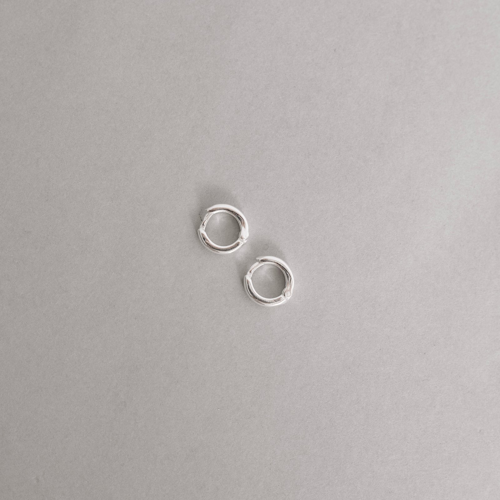 Argola click redonda 9mm fio meia cana