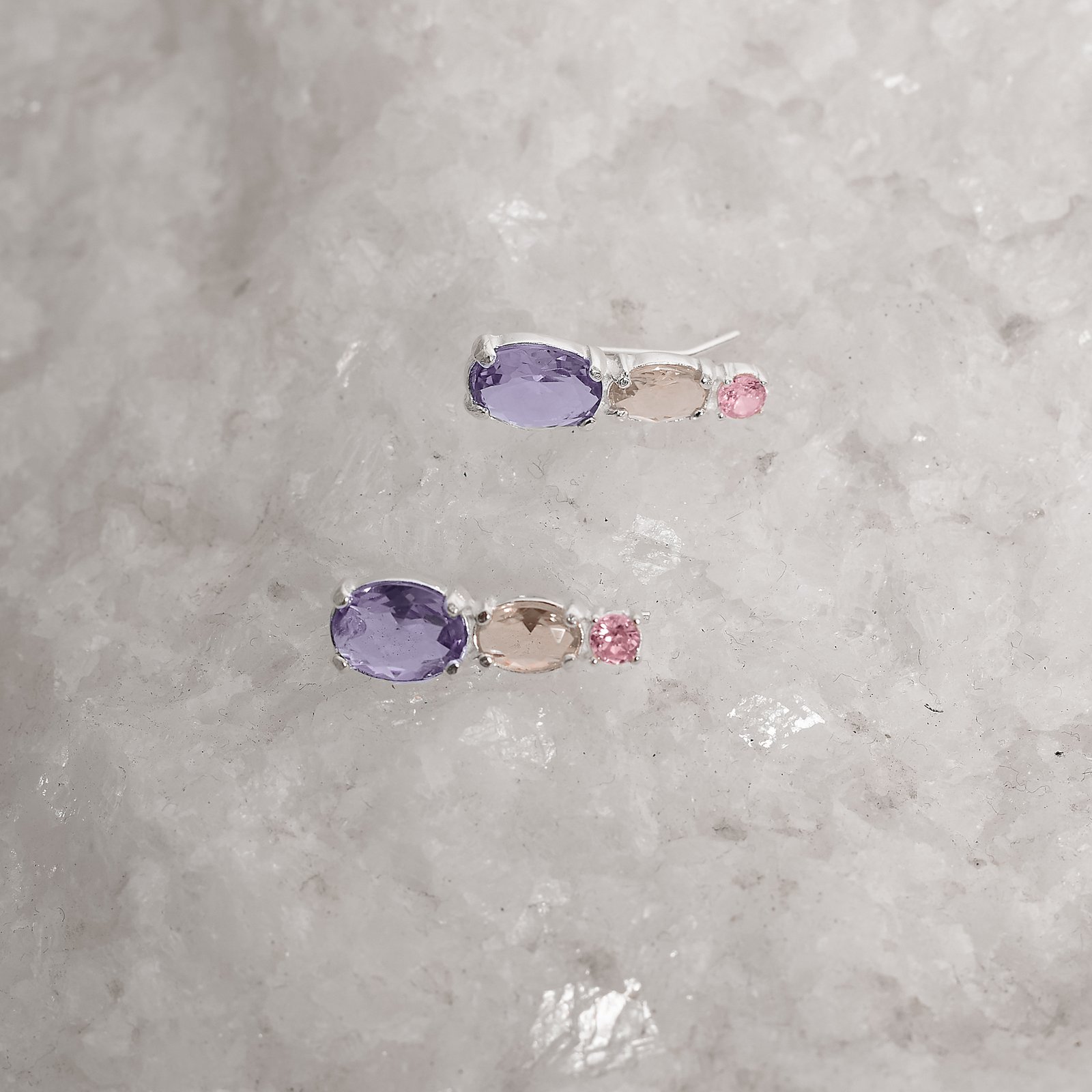 Brinco ear cuff zircônias ovais e redonda coloridas
