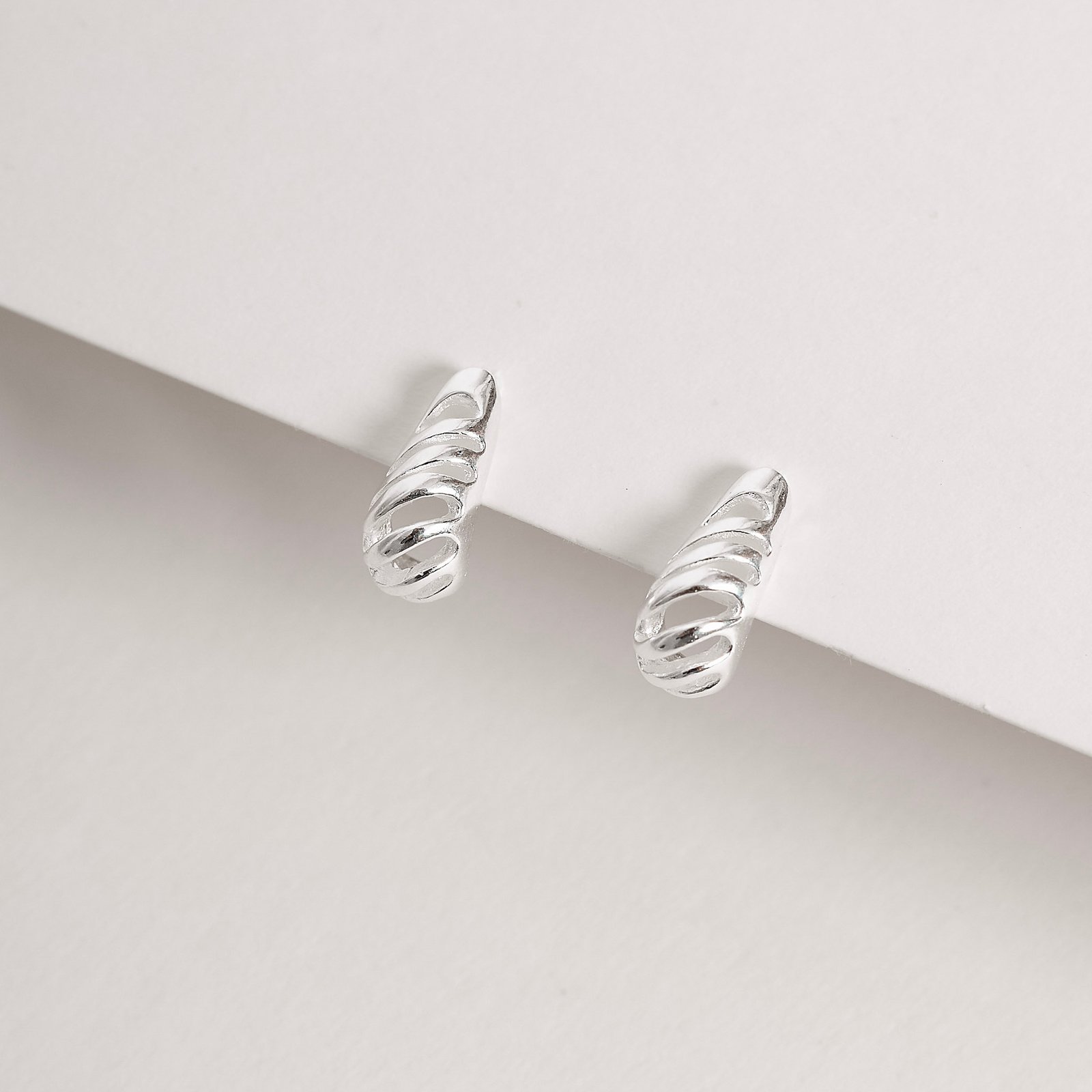 Brinco gota pesada desenhada 11mm