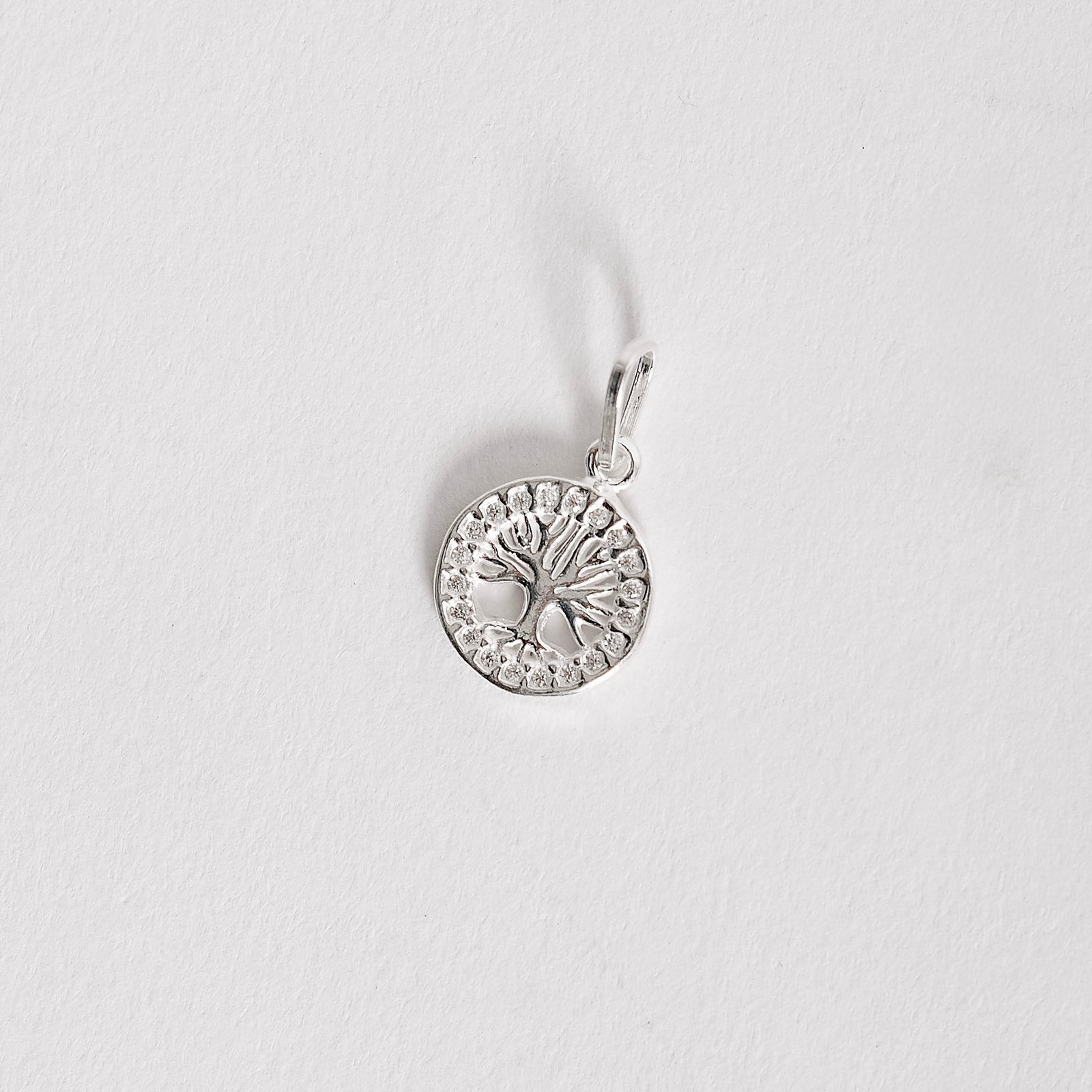 Pingente medalha vazada árvore da vida cravejada 12mm