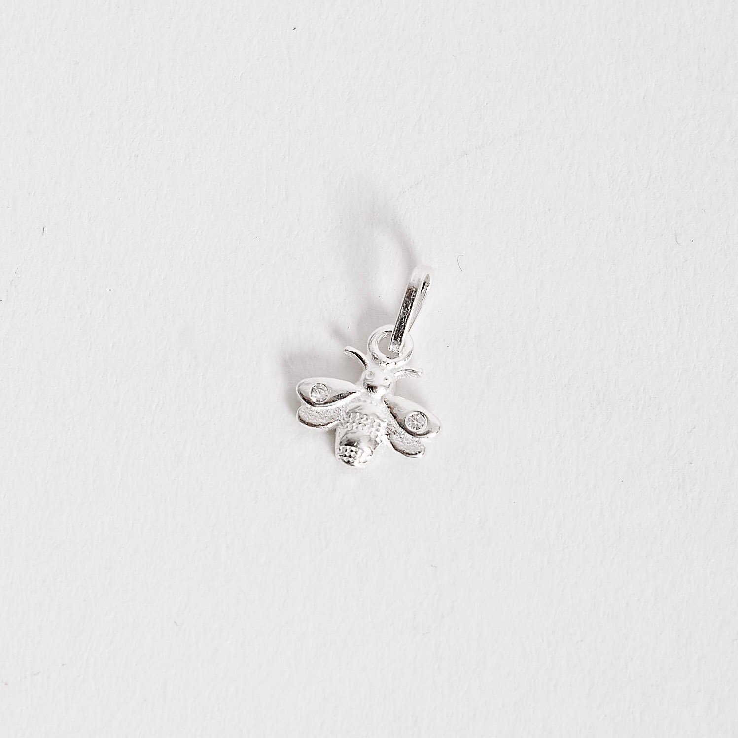Pingente abelha detalhe zircônias 10mm