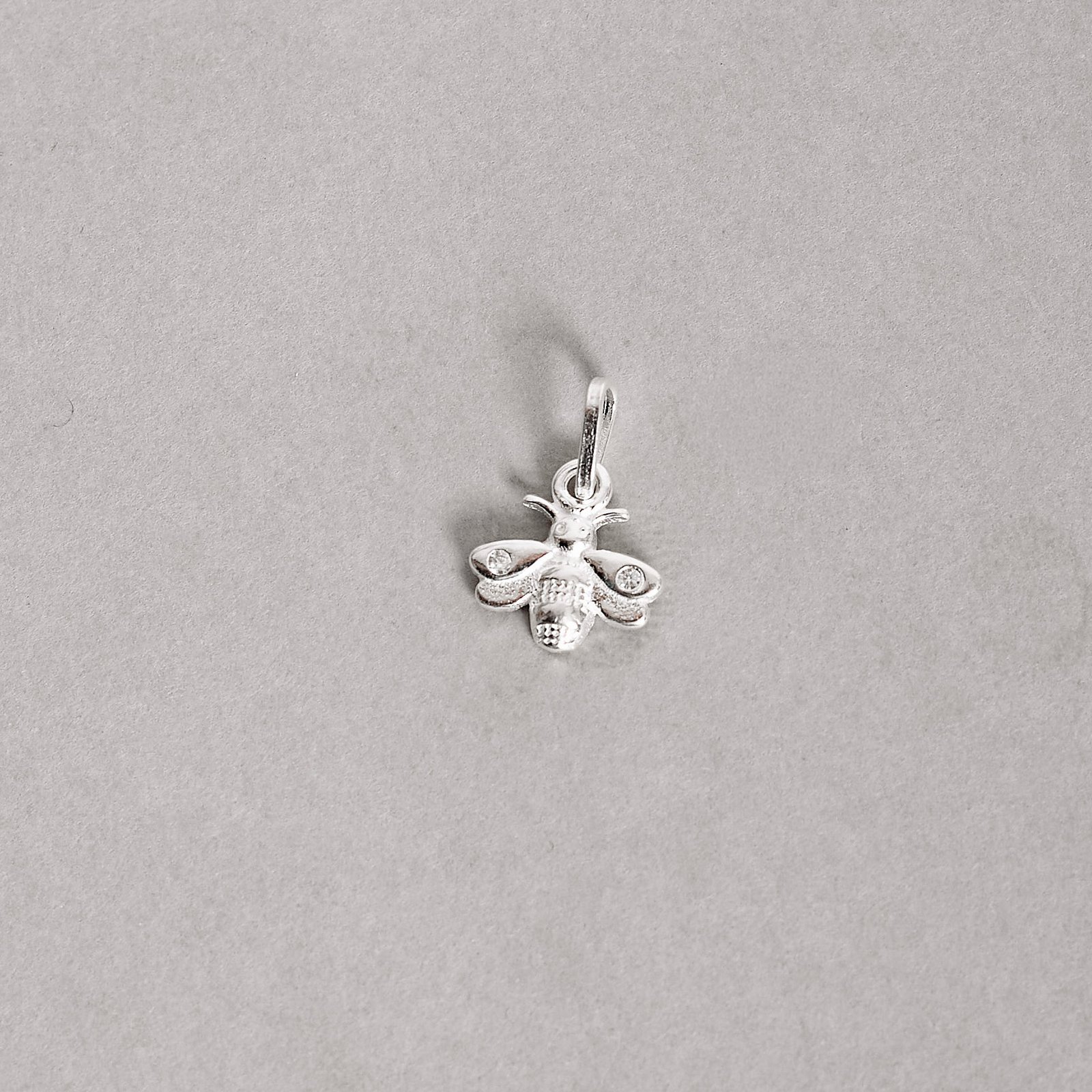 Pingente abelha detalhe zircônias 10mm