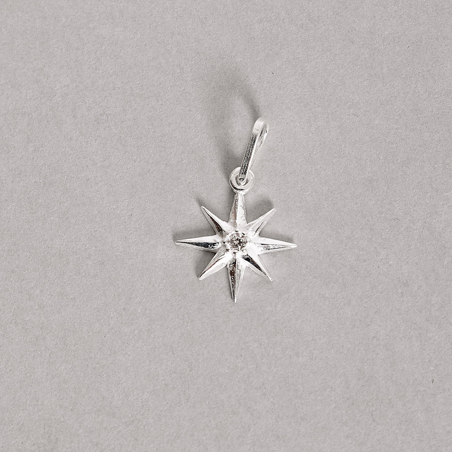 Pingente estrela 8 pontas 13mm