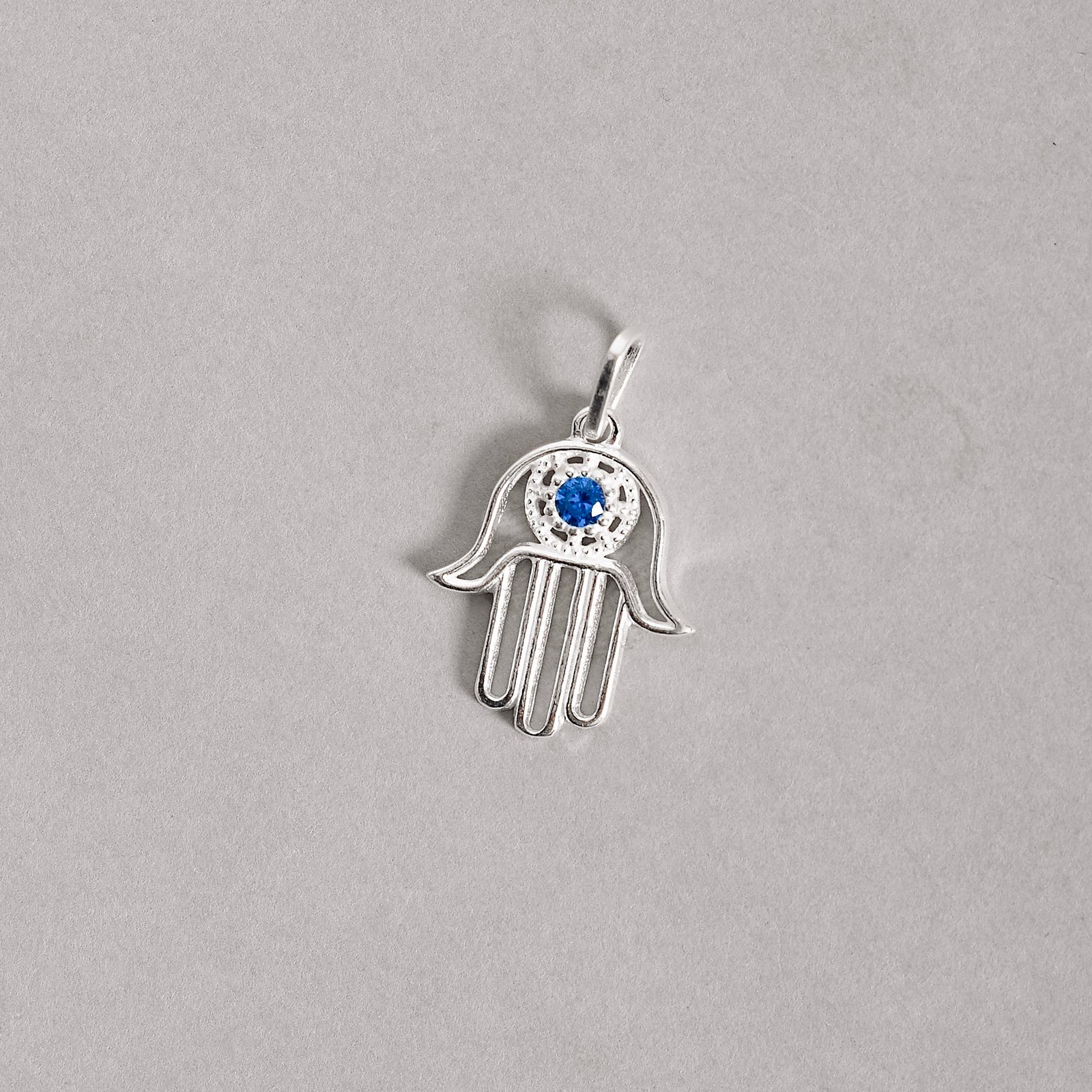 Pingente mão com zircônia 18mm