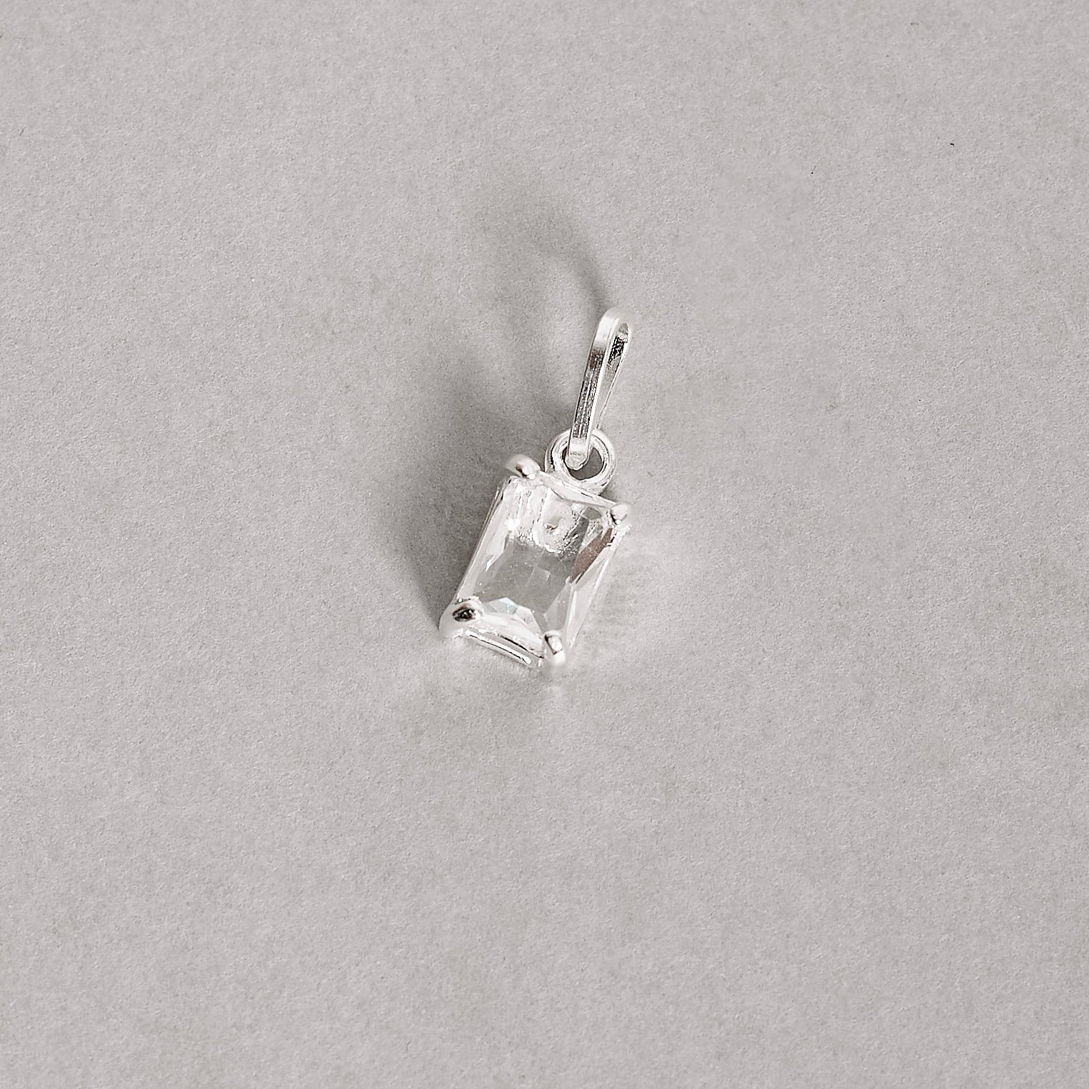 Pingente zircônia retangular cristal 7x5mm