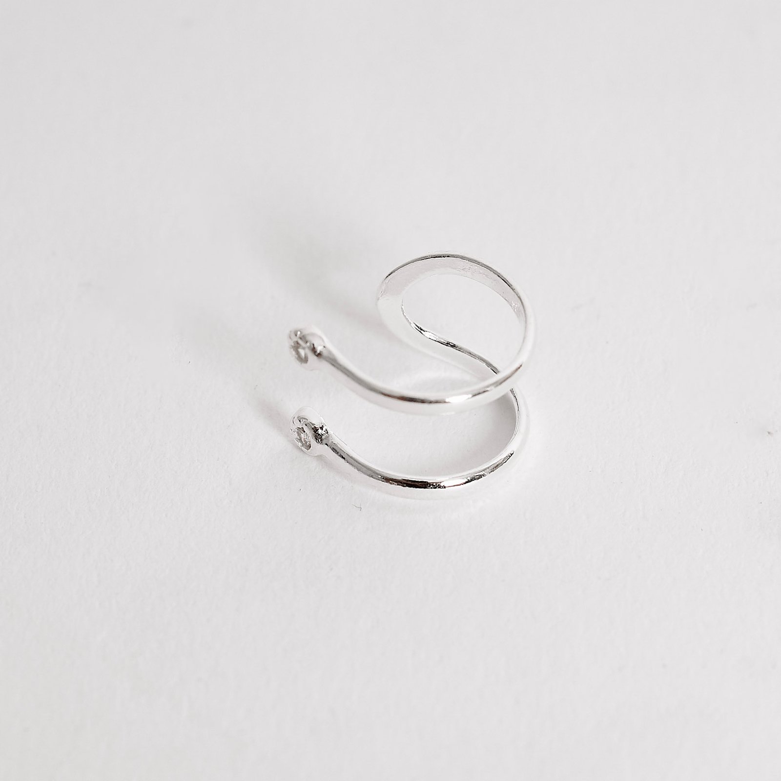 Piercing fake 2 fios com zircônia nas pontas