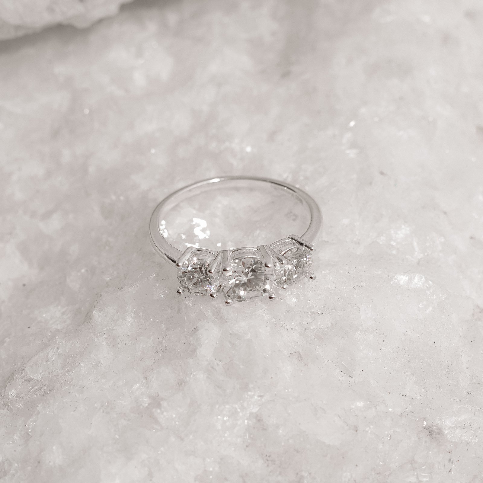 Anel 3 moissanites 5 e 6mm 