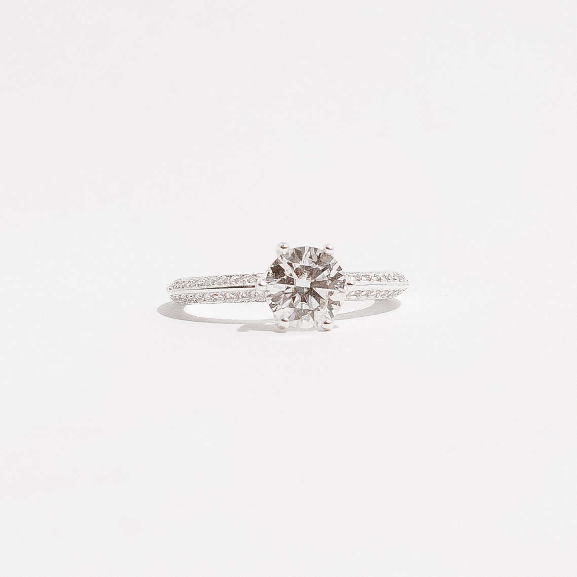 Anel solitário moissanite 7mm com duplo cravejado