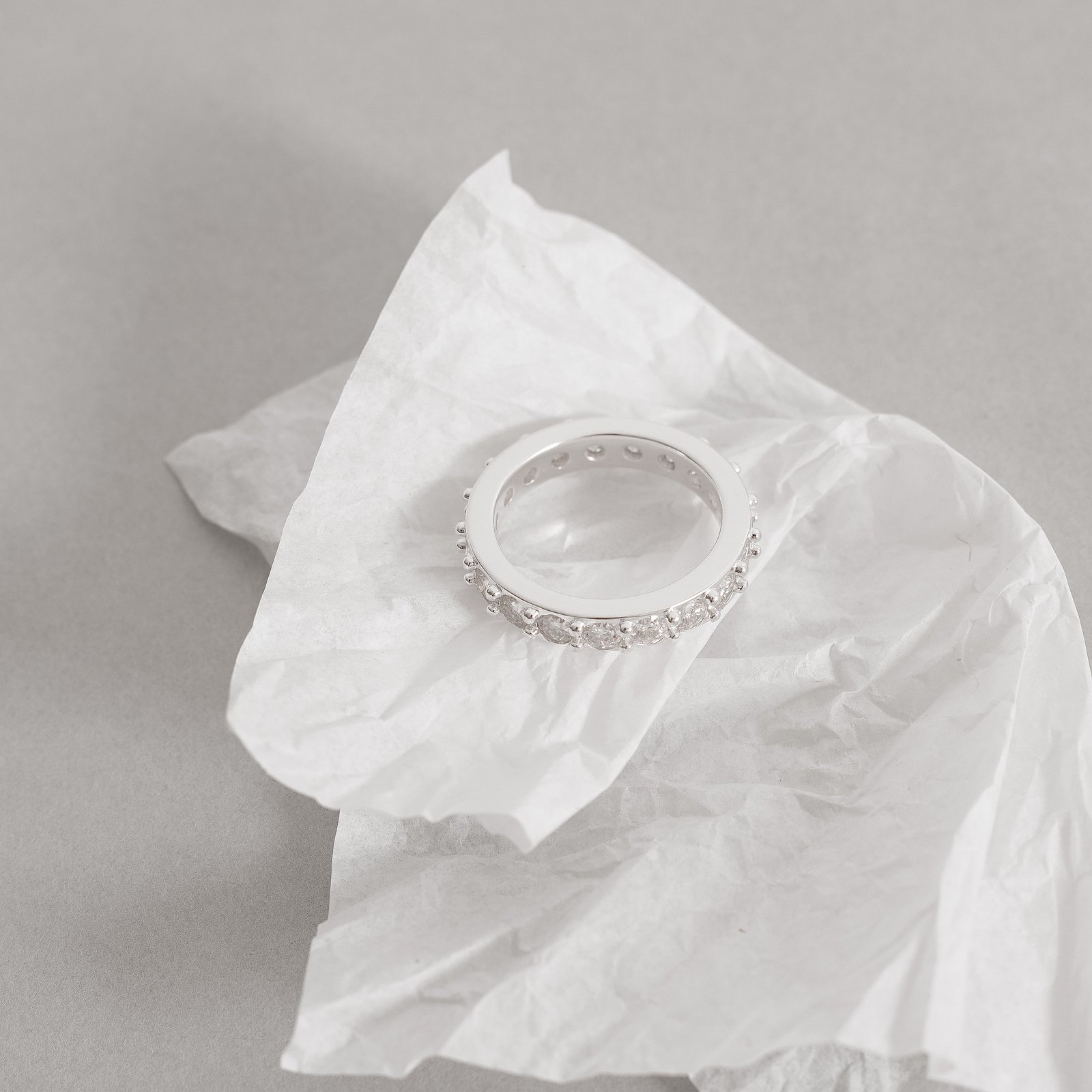 Anel aliança cravejada com moissanites 3mm