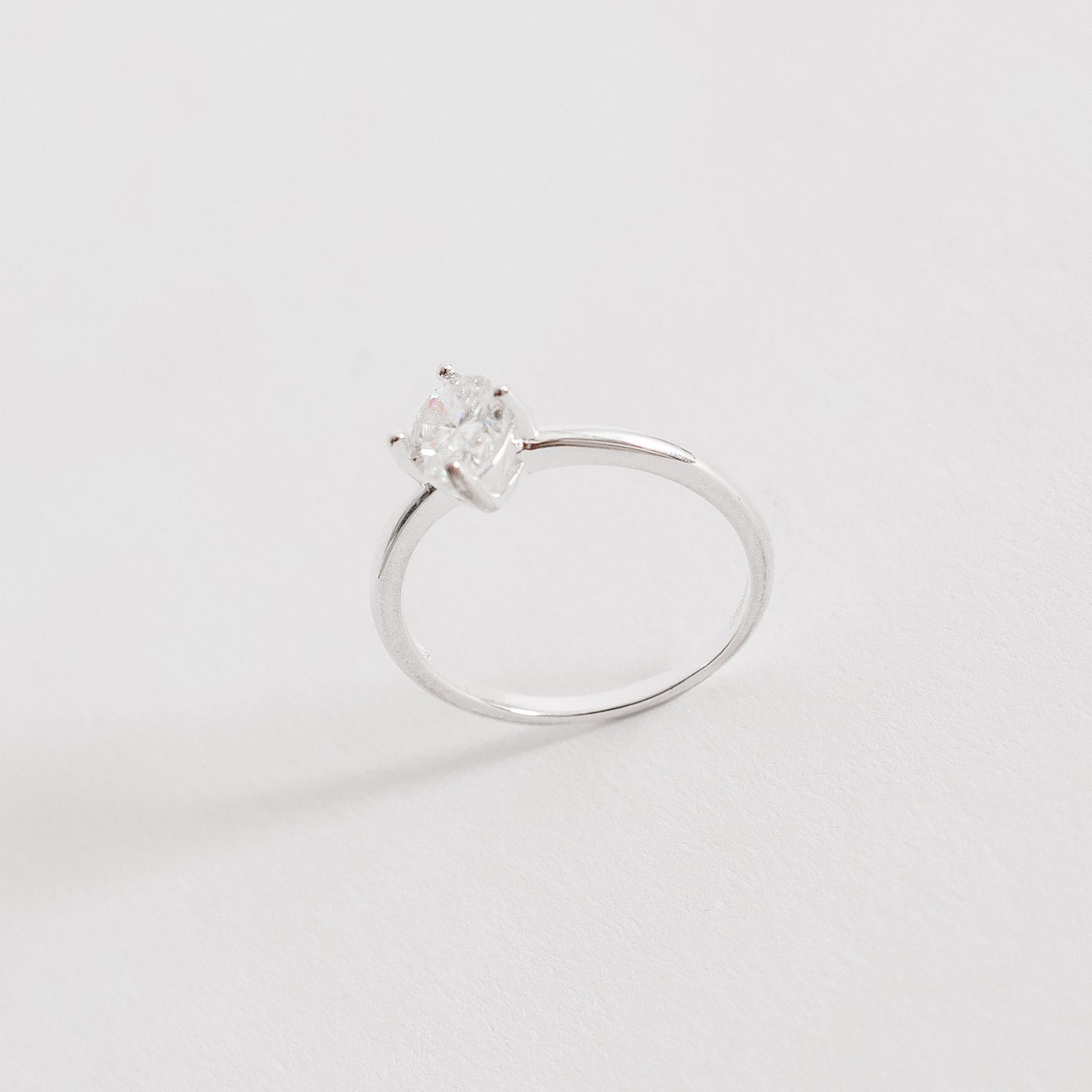 Anel solitário moissanite oval 5x7mm