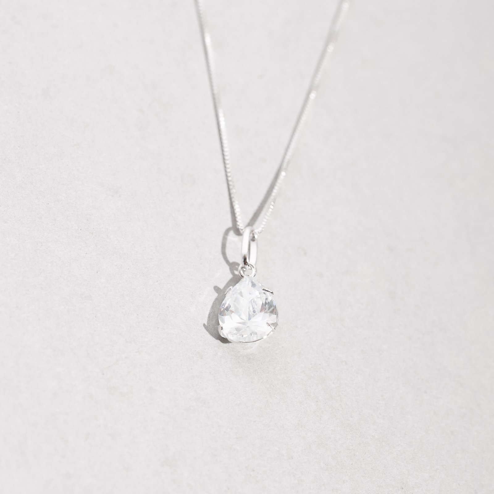 Colar pingente zircônia gota cristal 12mm 45cm