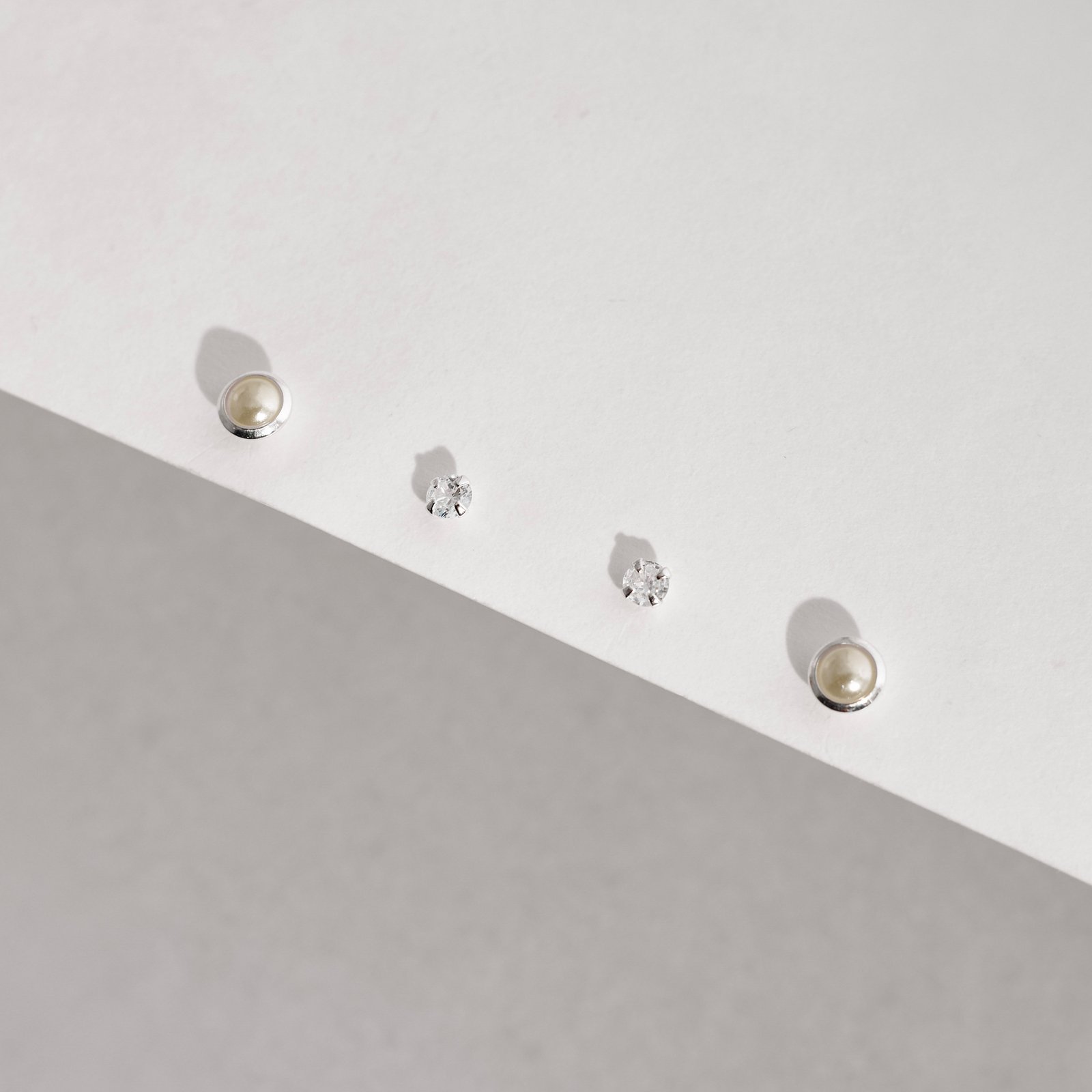 Dupla zircônia 3mm e meia pérola 4mm